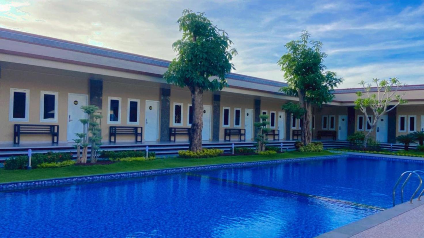 Nio Garden Hotel Sumbawa Exterior photo